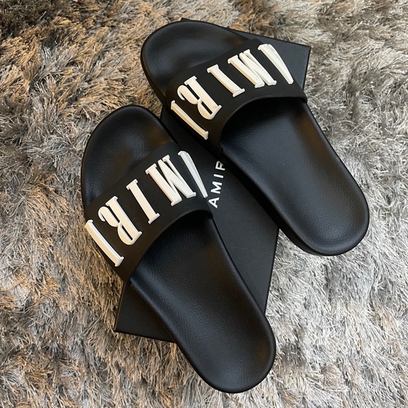 Amiri slides - Picture 1 of 5
